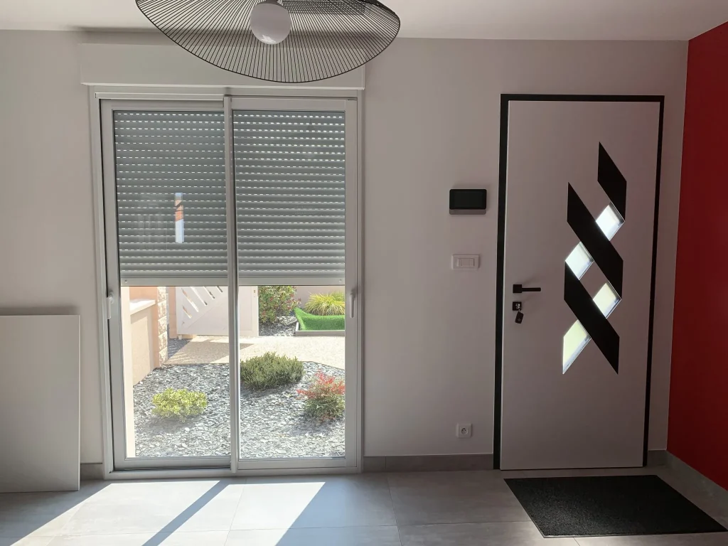 Réalisation d'une pose de porte d'entrée par Espace Confort 2000