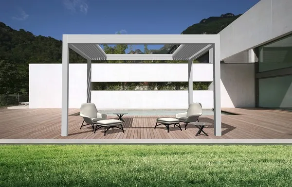 Pergola bioclimatique avec lames orientales